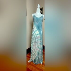 Be the life of the beach party with this fun and flirty long dress!